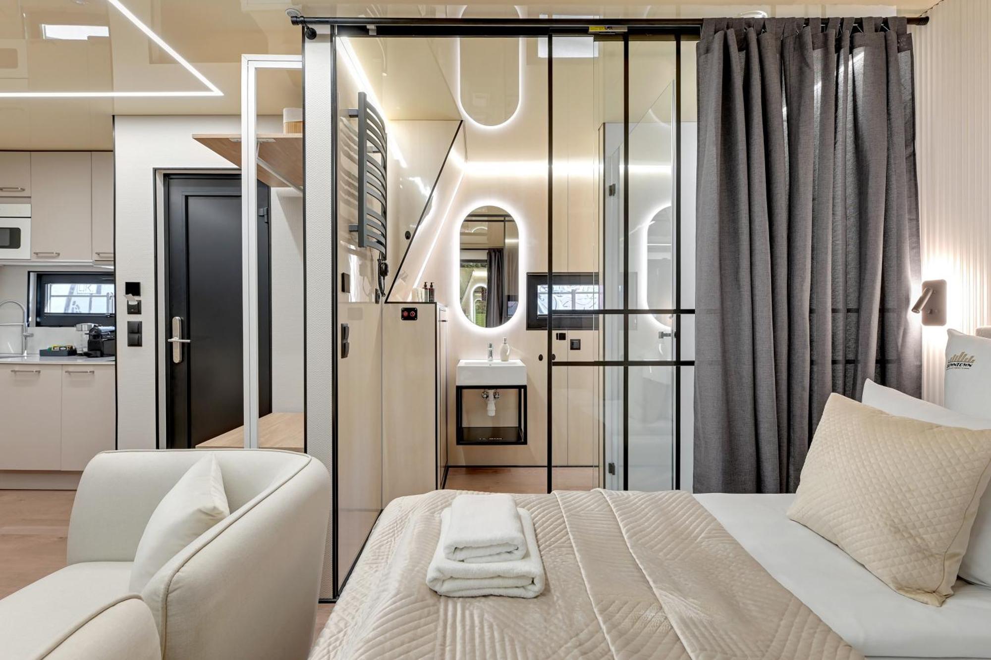 Domy Na Wodzie - La Mare Motlava Houseboats With Sauna By Downtown Apartments 格但斯克 外观 照片
