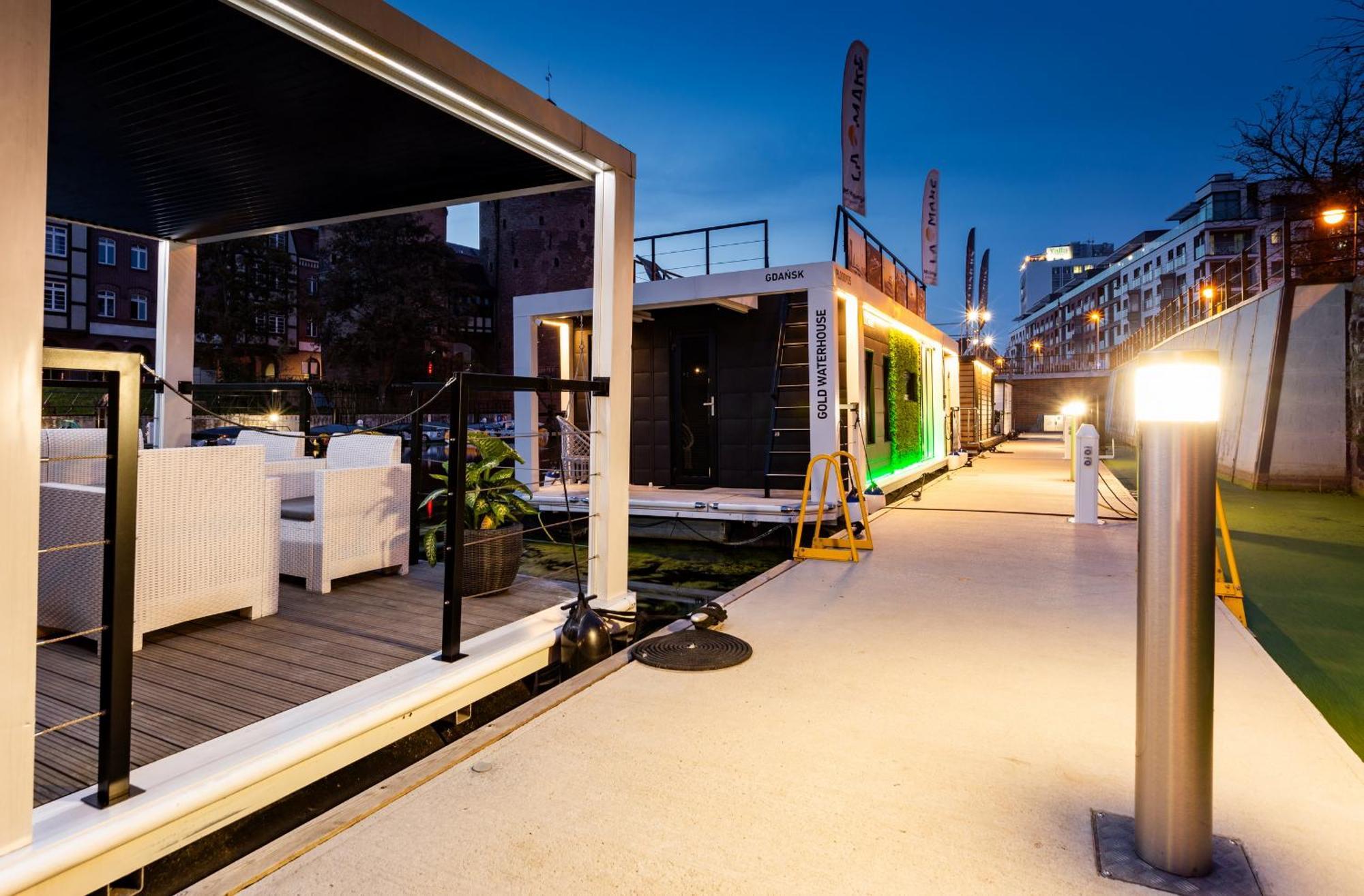 Domy Na Wodzie - La Mare Motlava Houseboats With Sauna By Downtown Apartments 格但斯克 外观 照片