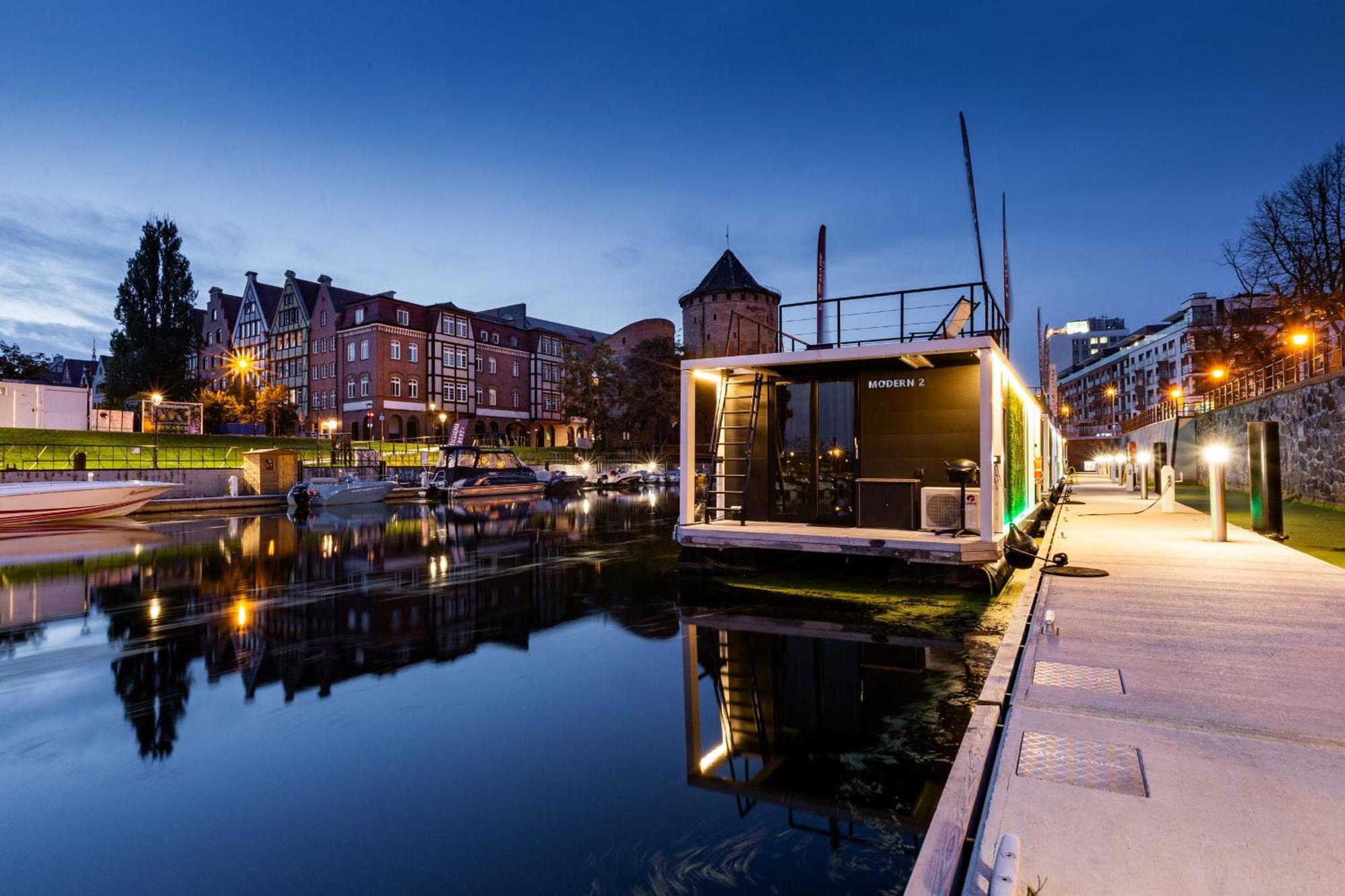 Domy Na Wodzie - La Mare Motlava Houseboats With Sauna By Downtown Apartments 格但斯克 外观 照片