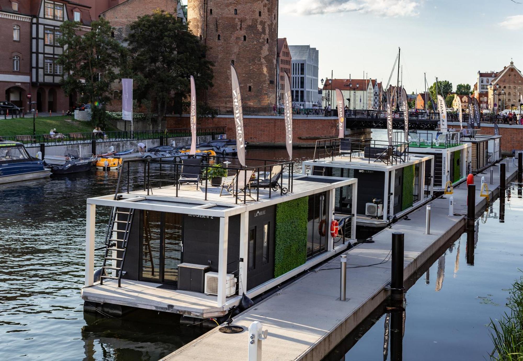 Domy Na Wodzie - La Mare Motlava Houseboats With Sauna By Downtown Apartments 格但斯克 外观 照片