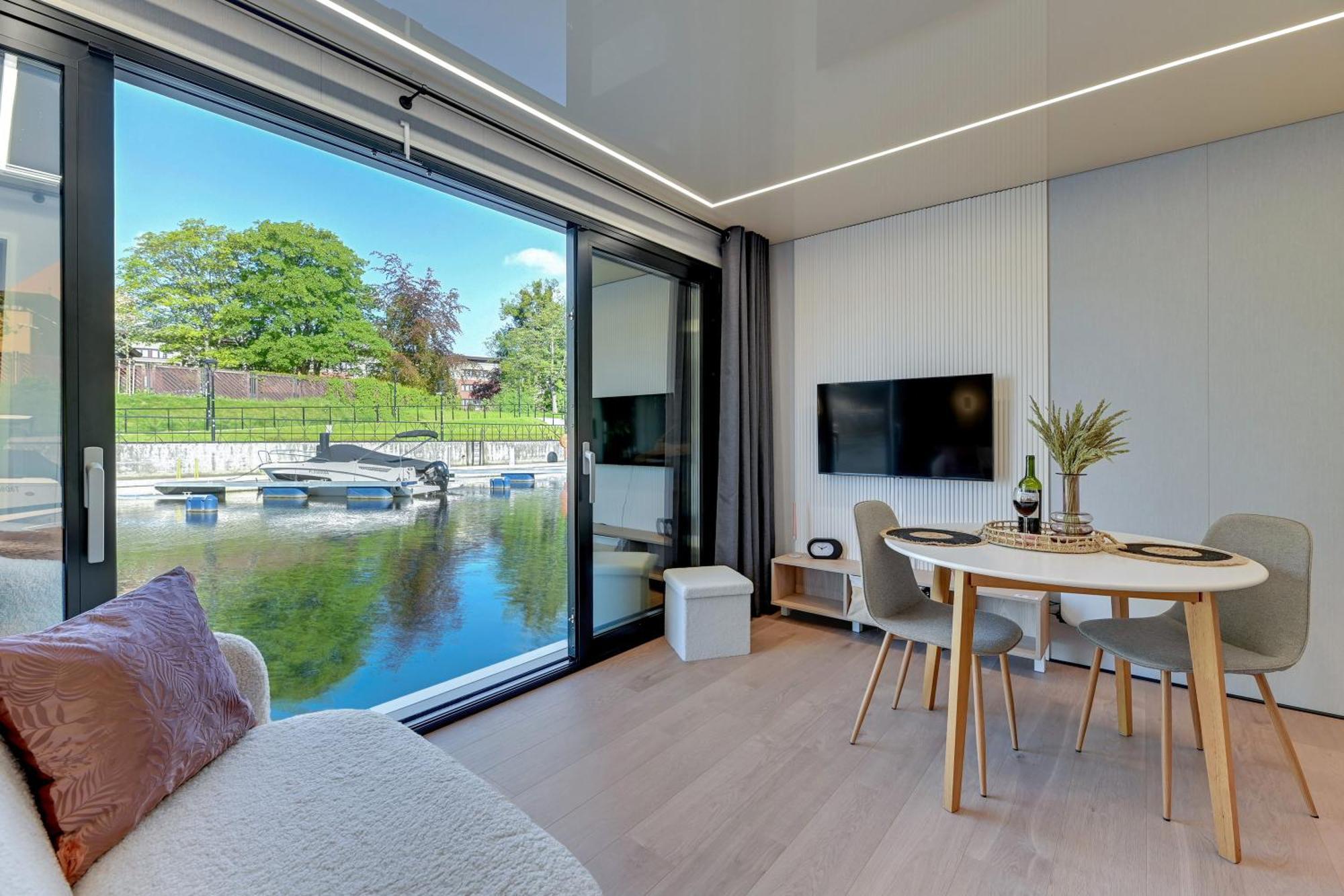 Domy Na Wodzie - La Mare Motlava Houseboats With Sauna By Downtown Apartments 格但斯克 外观 照片