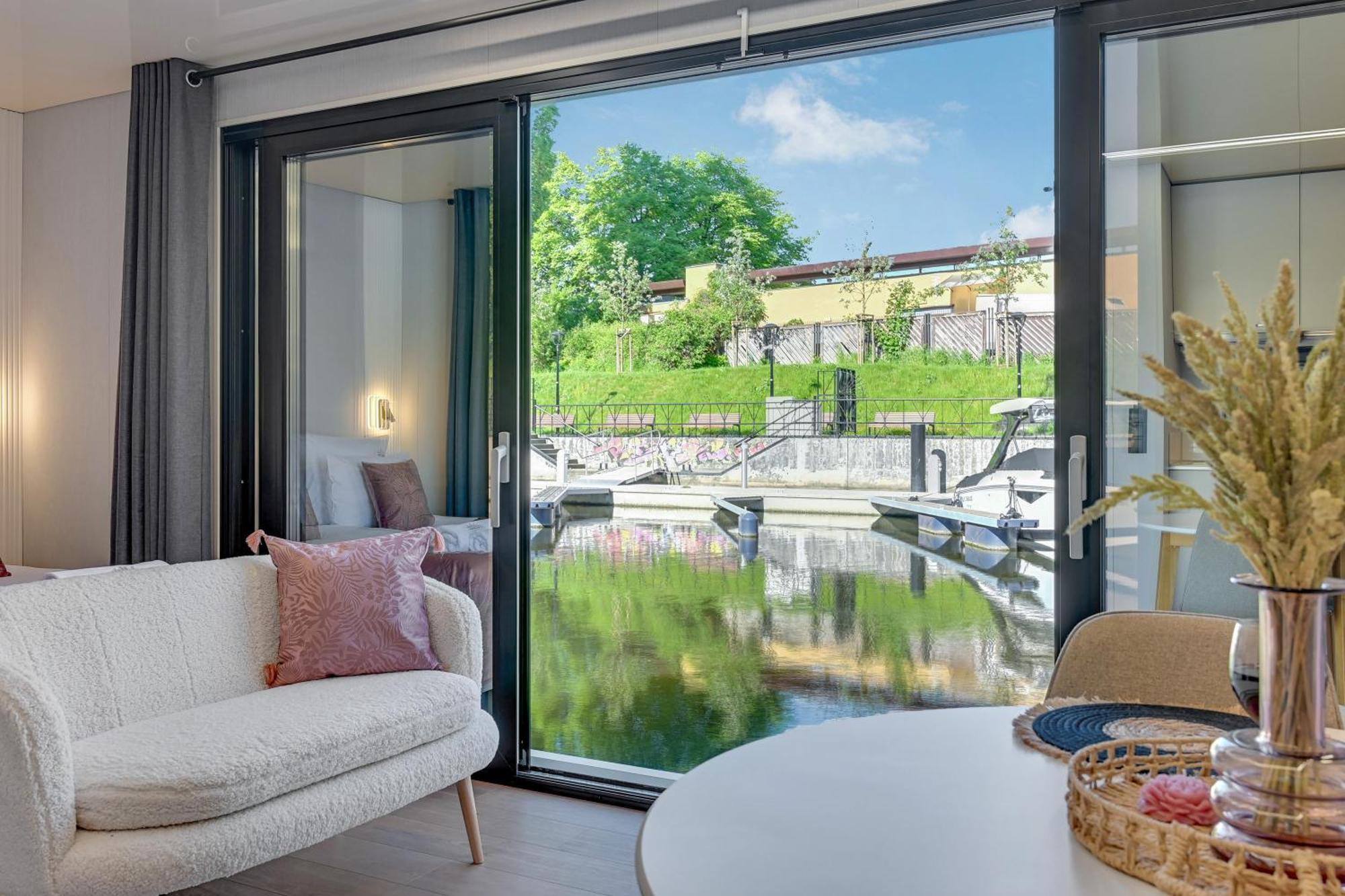 Domy Na Wodzie - La Mare Motlava Houseboats With Sauna By Downtown Apartments 格但斯克 外观 照片