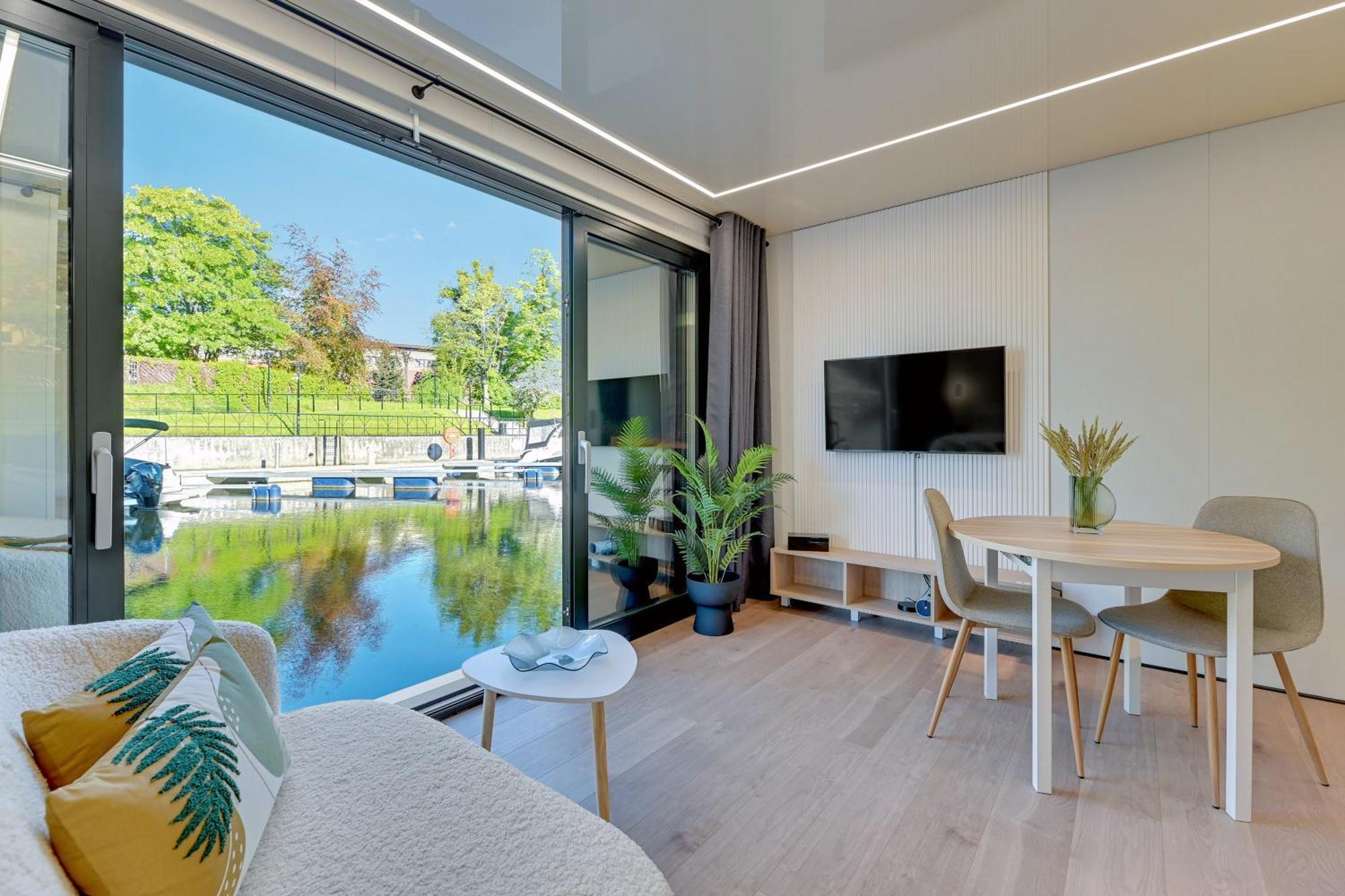 Domy Na Wodzie - La Mare Motlava Houseboats With Sauna By Downtown Apartments 格但斯克 外观 照片