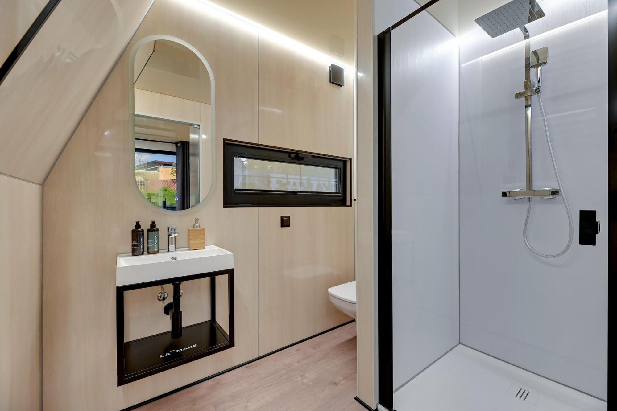 Domy Na Wodzie - La Mare Motlava Houseboats With Sauna By Downtown Apartments 格但斯克 客房 照片