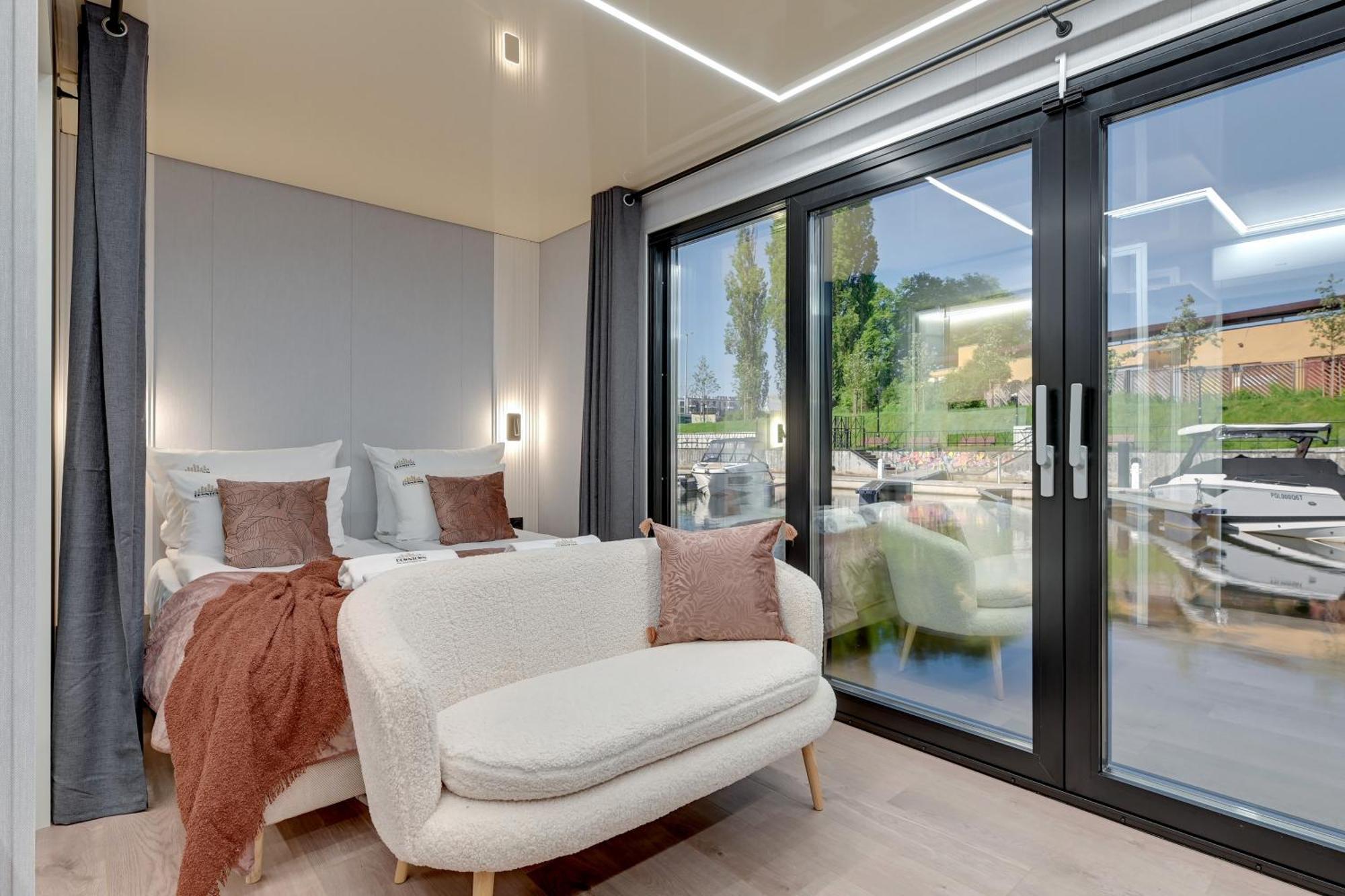 Domy Na Wodzie - La Mare Motlava Houseboats With Sauna By Downtown Apartments 格但斯克 客房 照片