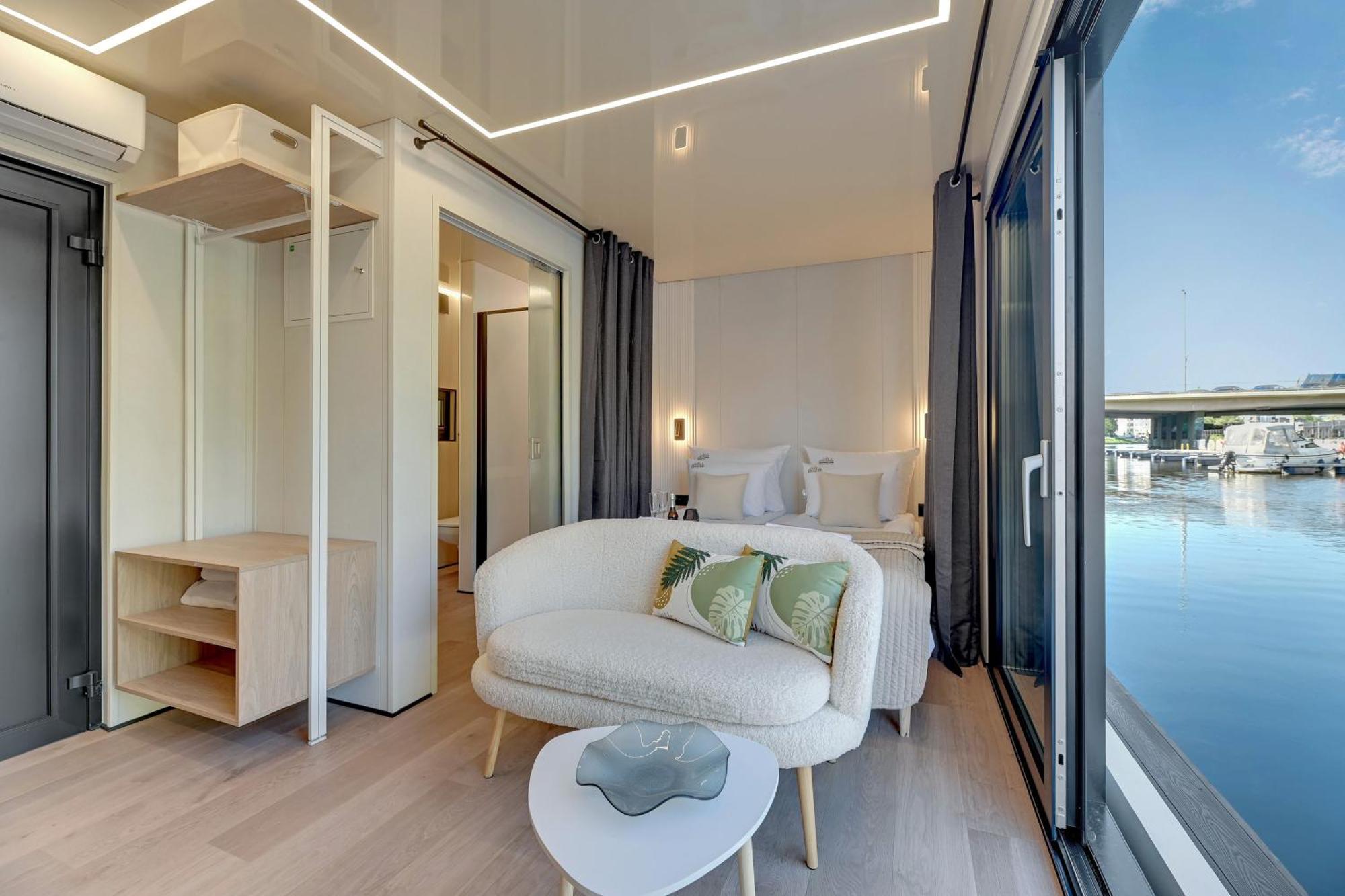 Domy Na Wodzie - La Mare Motlava Houseboats With Sauna By Downtown Apartments 格但斯克 客房 照片