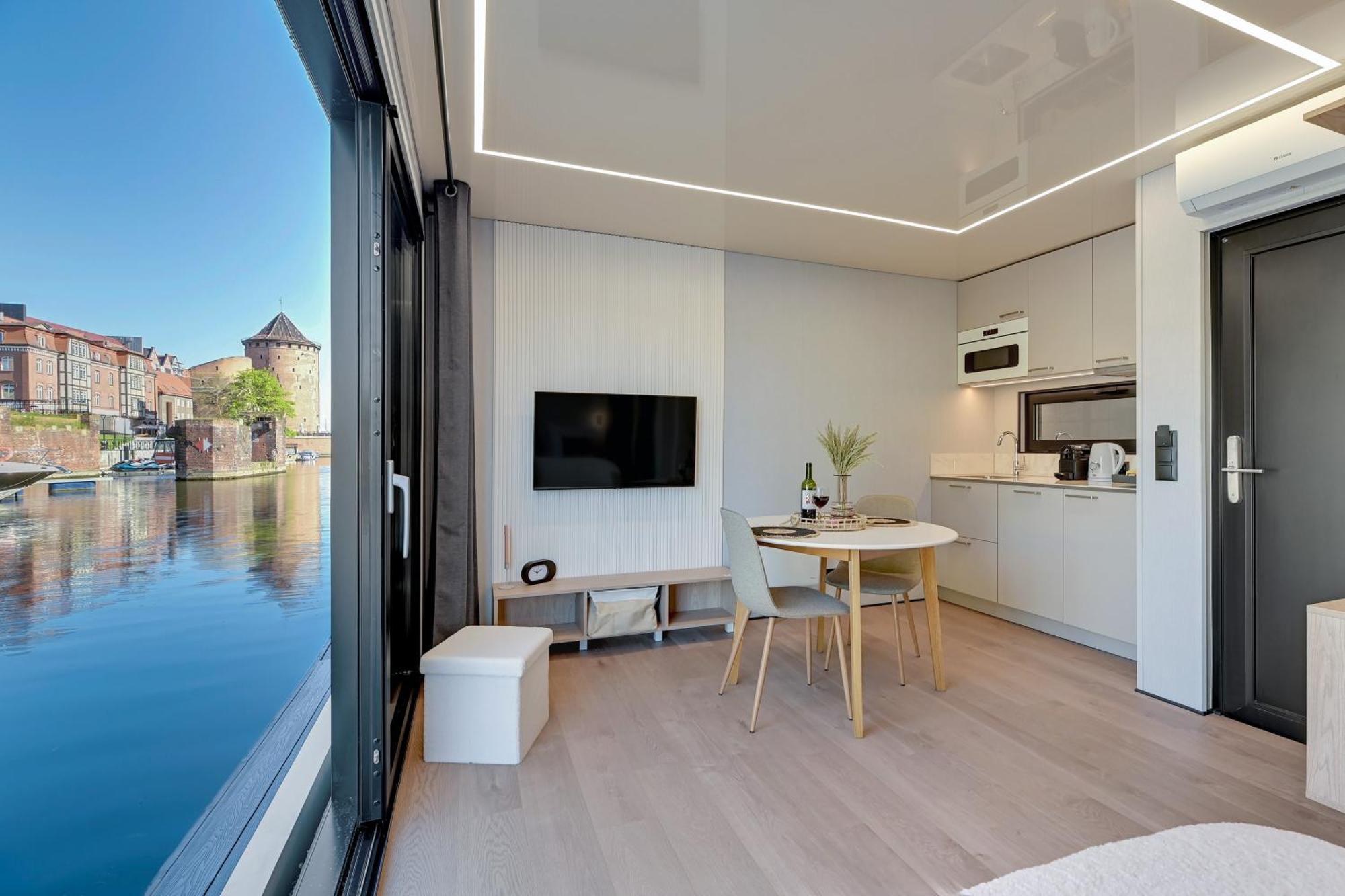 Domy Na Wodzie - La Mare Motlava Houseboats With Sauna By Downtown Apartments 格但斯克 客房 照片