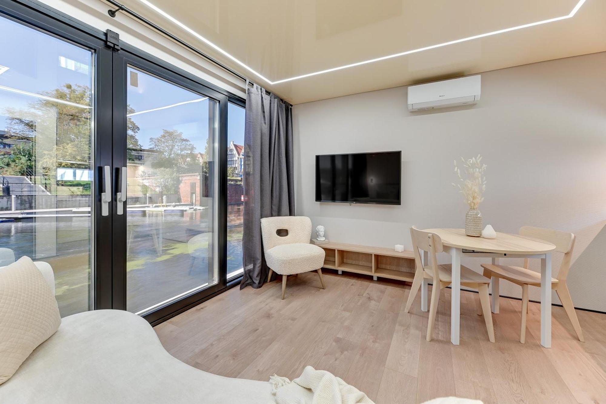 Domy Na Wodzie - La Mare Motlava Houseboats With Sauna By Downtown Apartments 格但斯克 客房 照片