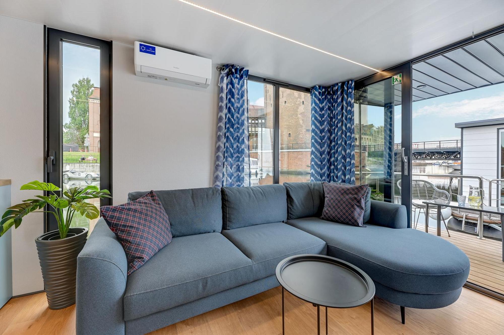 Domy Na Wodzie - La Mare Motlava Houseboats With Sauna By Downtown Apartments 格但斯克 外观 照片